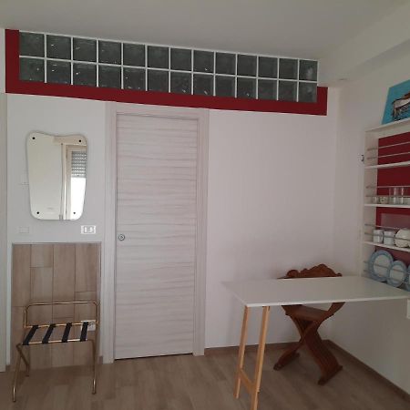 Adg Emilia 10 Appartamenti Del Garda Peschiera del Garda Exteriör bild