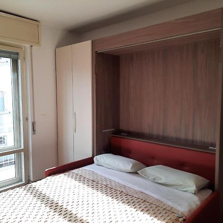 Adg Emilia 10 Appartamenti Del Garda Peschiera del Garda Exteriör bild