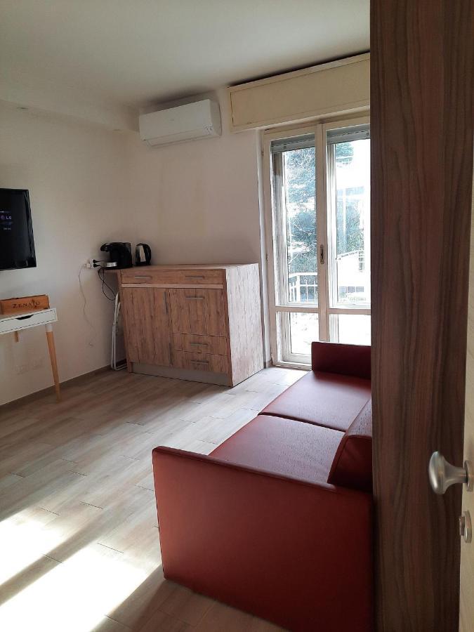 Adg Emilia 10 Appartamenti Del Garda Peschiera del Garda Exteriör bild