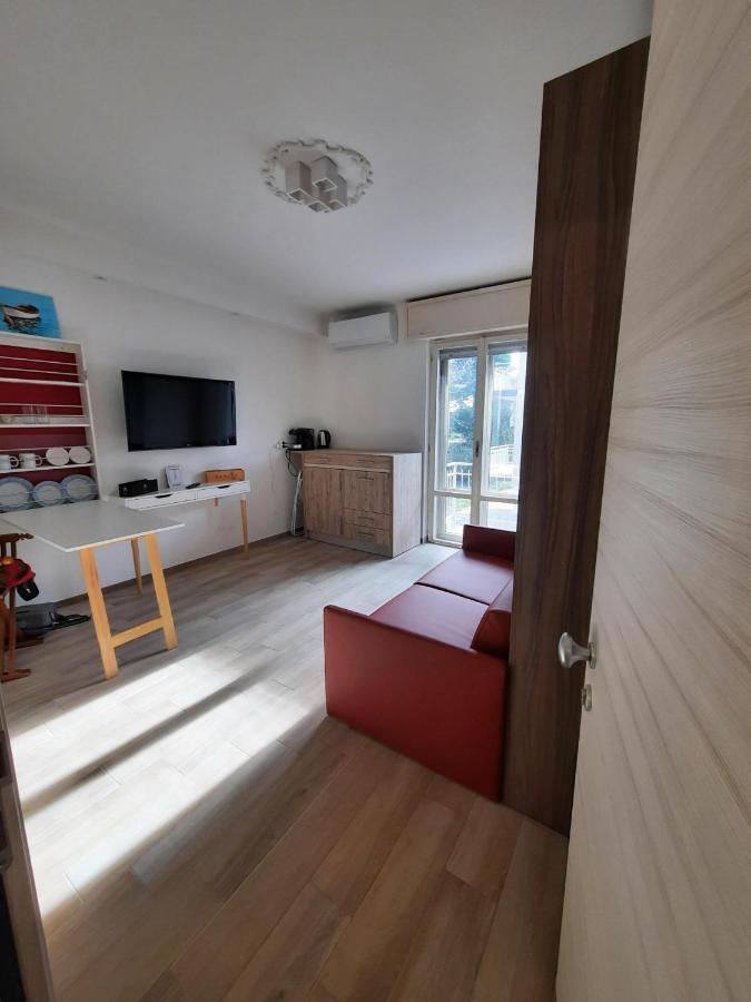Adg Emilia 10 Appartamenti Del Garda Peschiera del Garda Exteriör bild