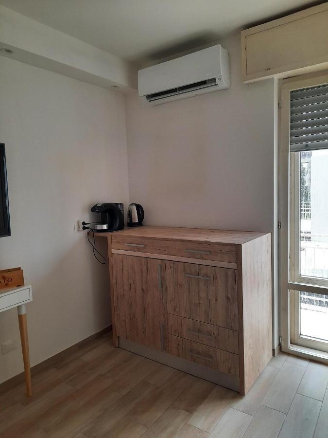 Adg Emilia 10 Appartamenti Del Garda Peschiera del Garda Exteriör bild