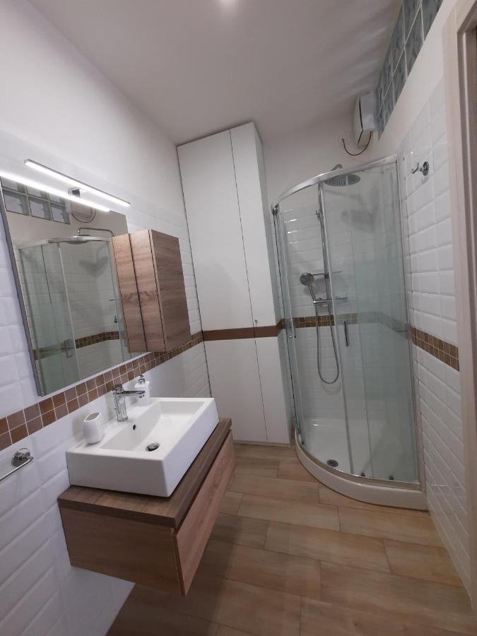 Adg Emilia 10 Appartamenti Del Garda Peschiera del Garda Exteriör bild