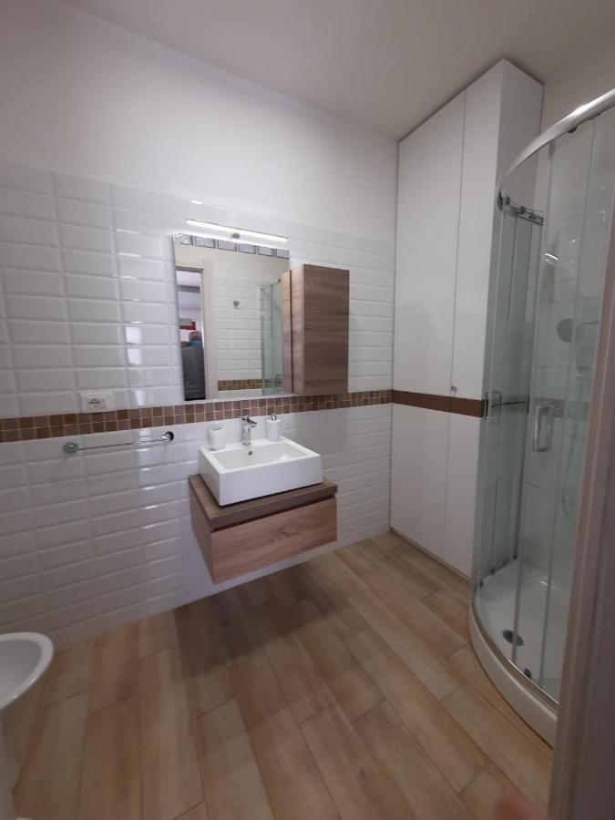 Adg Emilia 10 Appartamenti Del Garda Peschiera del Garda Exteriör bild