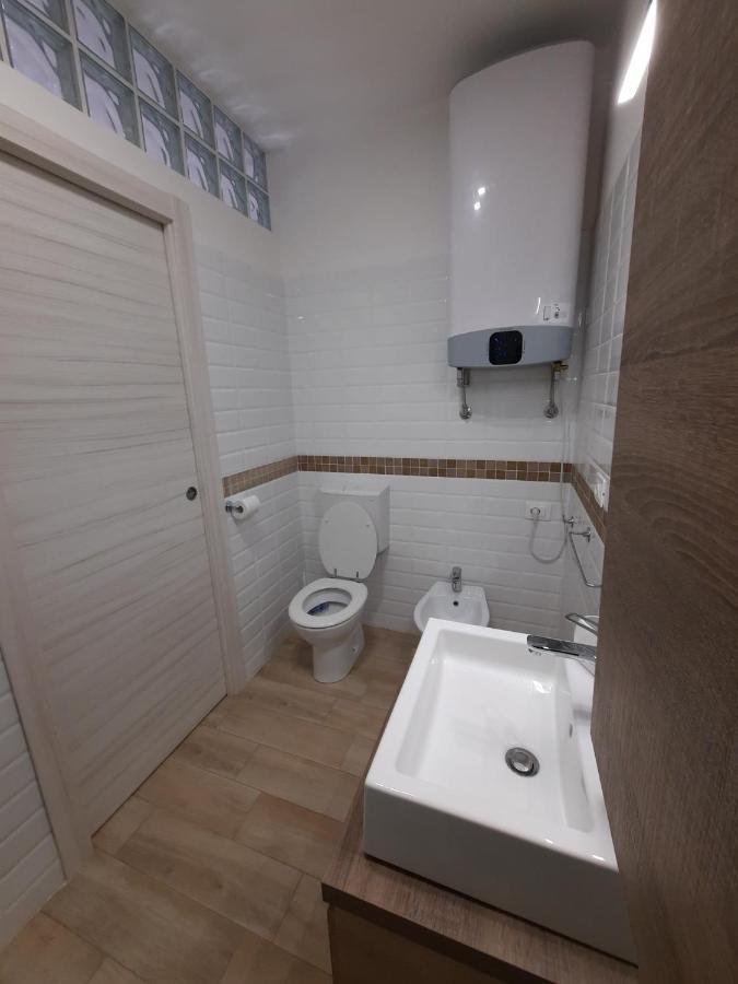 Adg Emilia 10 Appartamenti Del Garda Peschiera del Garda Exteriör bild